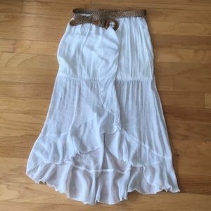 Women’s flowy white skirt.